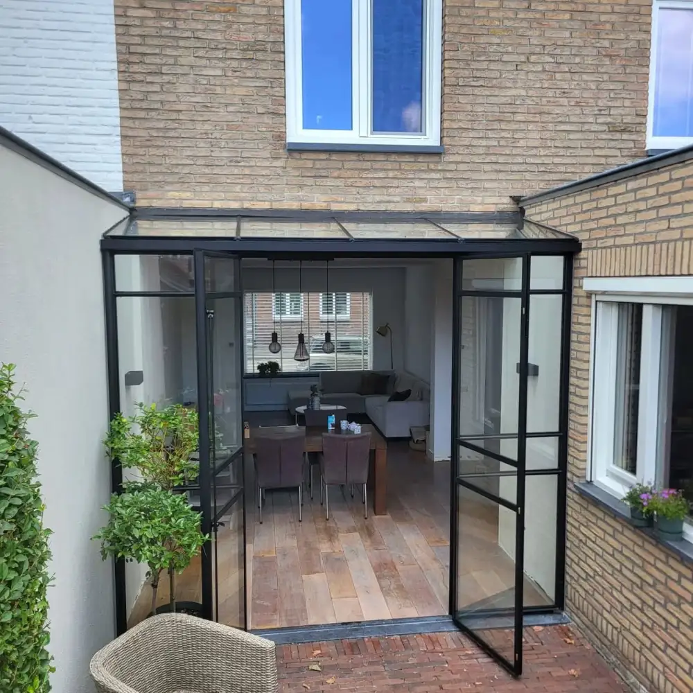 zwart gepoederlakte stalen muurleuning maastricht 01