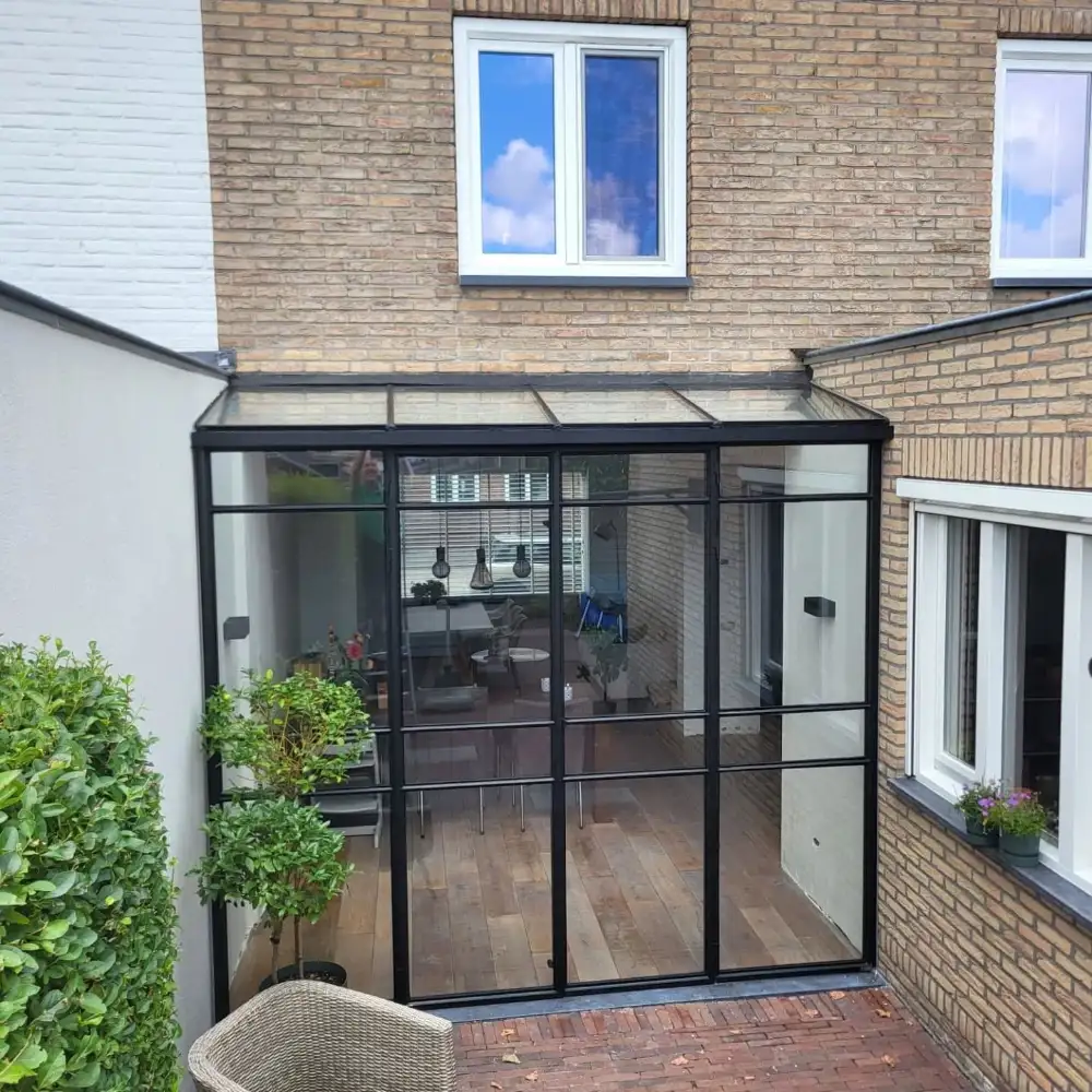 zwart gepoederlakte stalen muurleuning maastricht 01