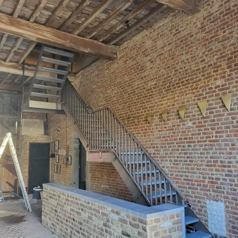 zwart gepoederlakte stalen muurleuning maastricht 01