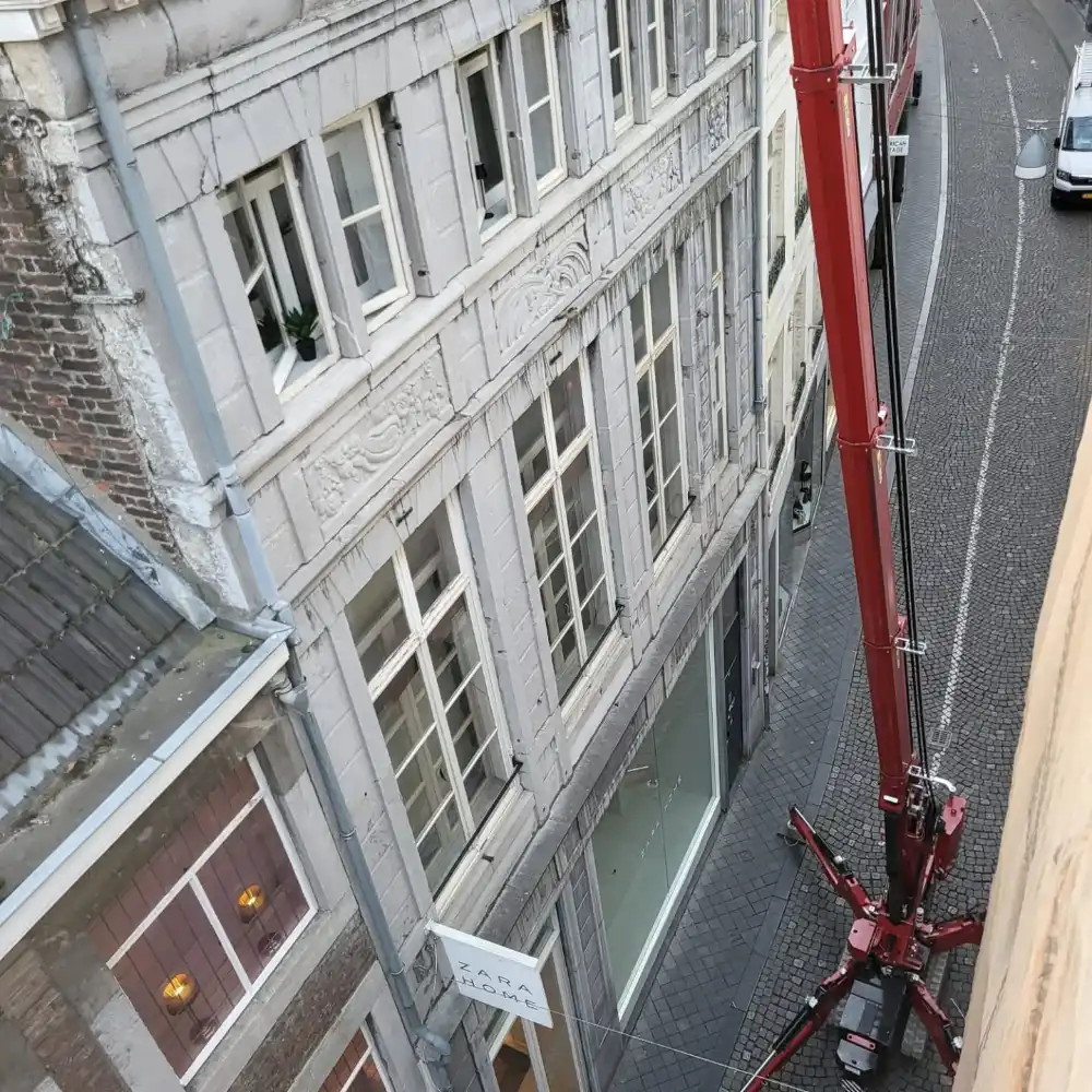 zwart gepoederlakte stalen muurleuning maastricht 01