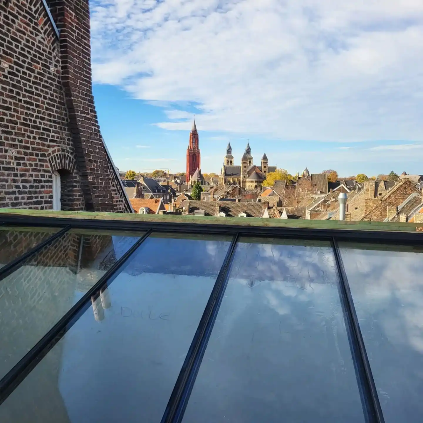 zwart gepoederlakte stalen muurleuning maastricht 01