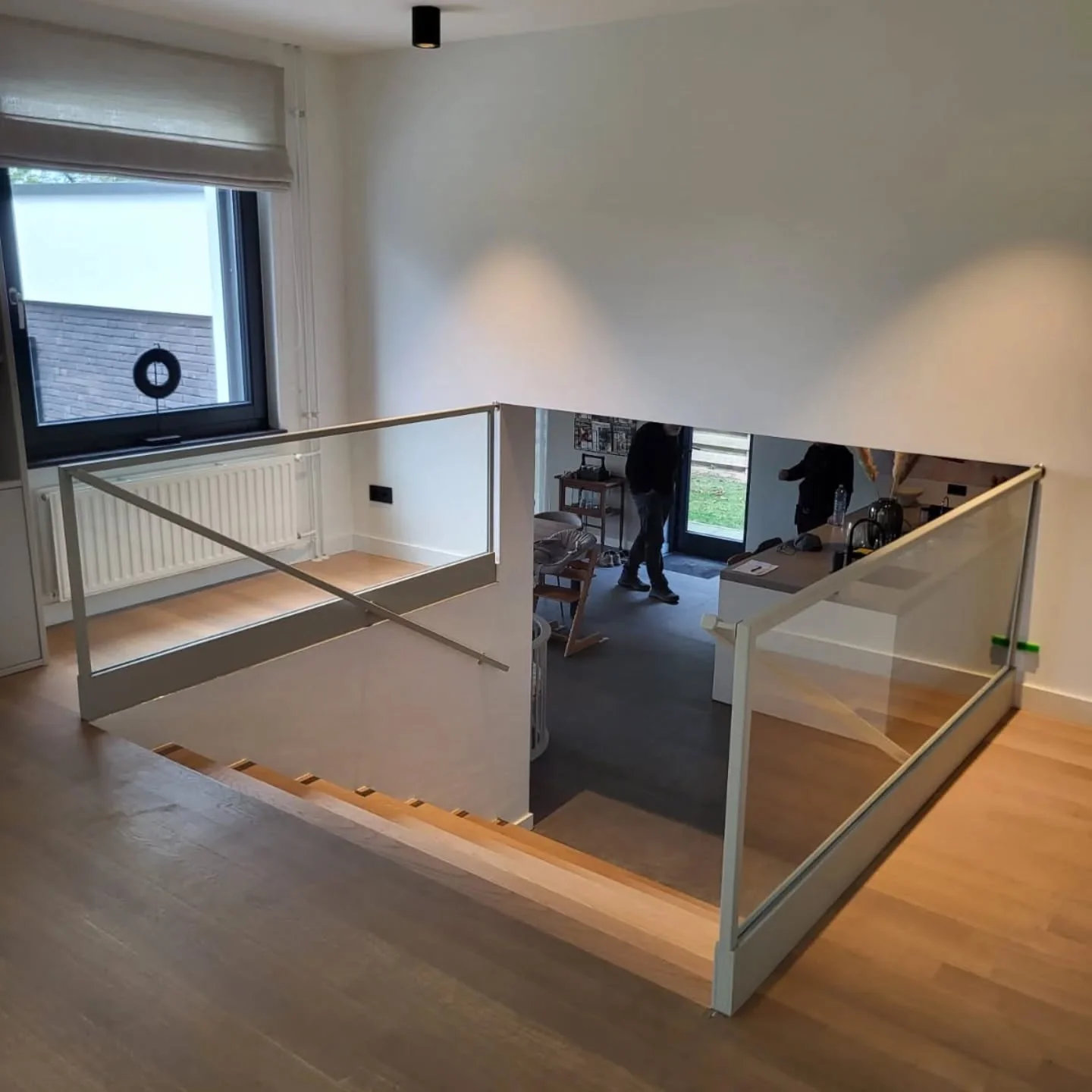 zwart gepoederlakte stalen muurleuning maastricht 01