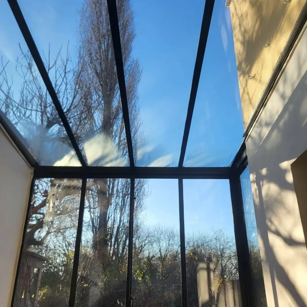 zwart gepoederlakte stalen muurleuning maastricht 01