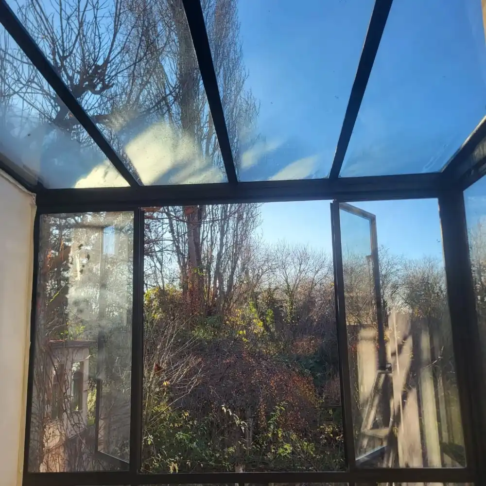 zwart gepoederlakte stalen muurleuning maastricht 01