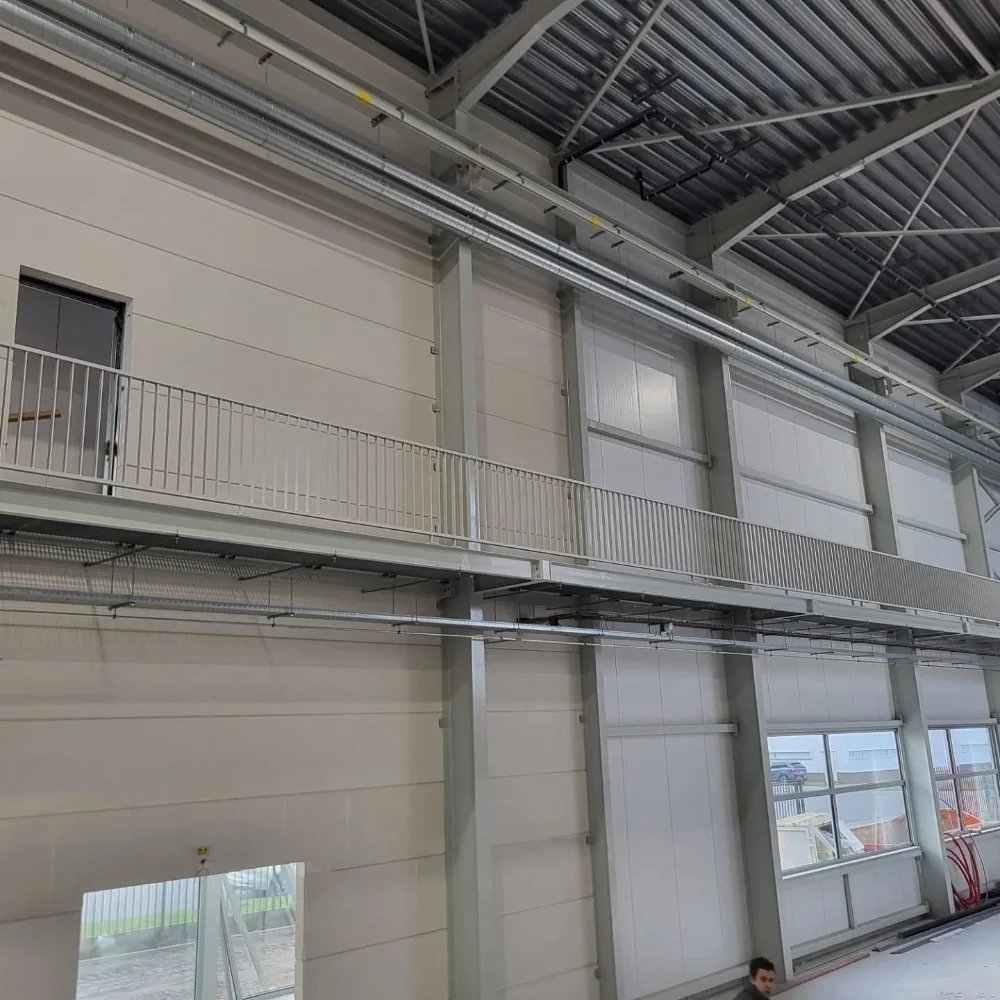 zwart gepoederlakte stalen muurleuning maastricht 01