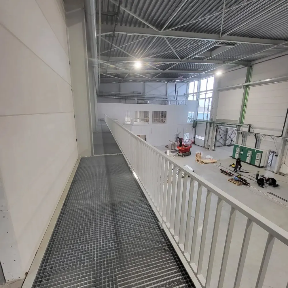 zwart gepoederlakte stalen muurleuning maastricht 01