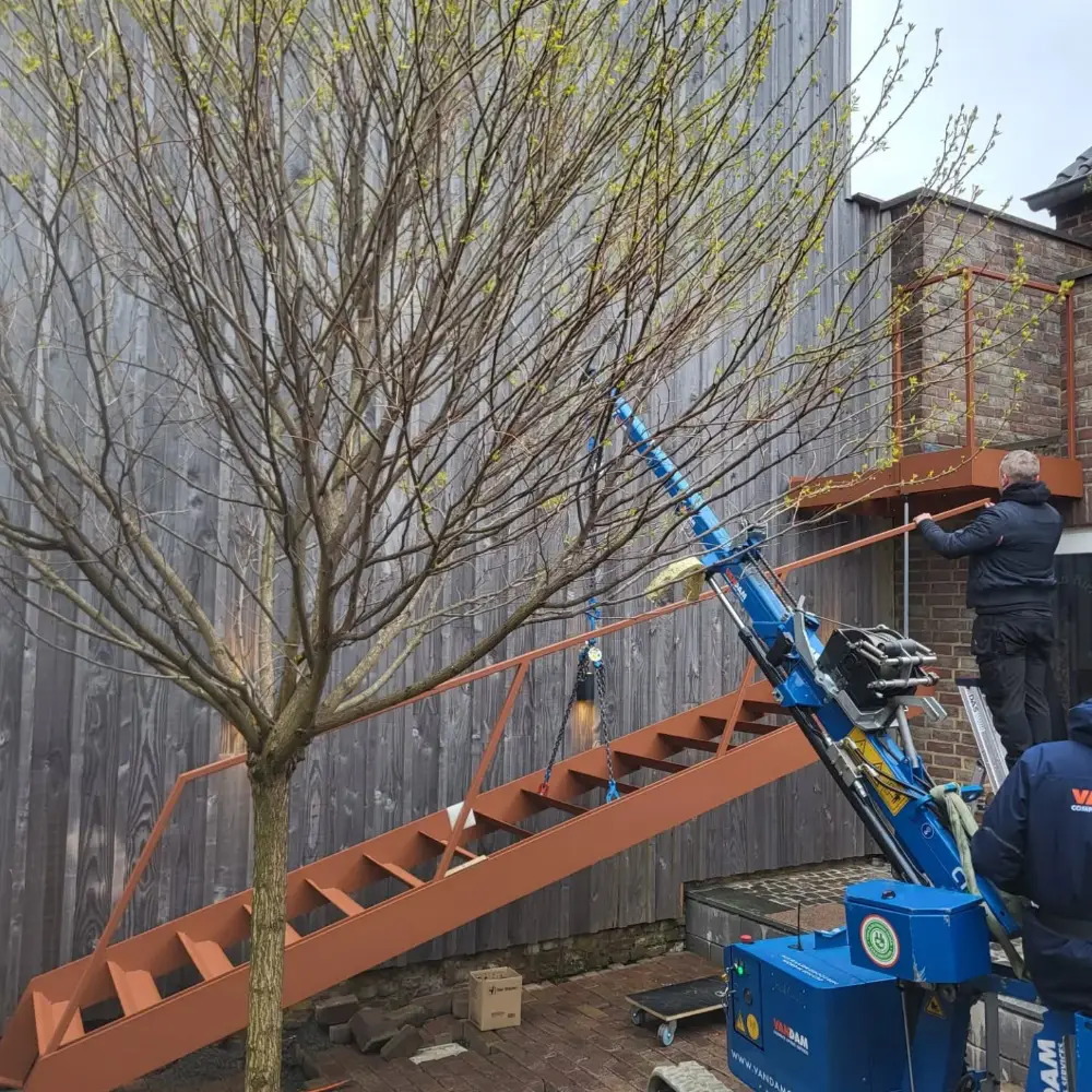 stoere stalen trap blauwsteen treden glasbalustrade Vijlen 2