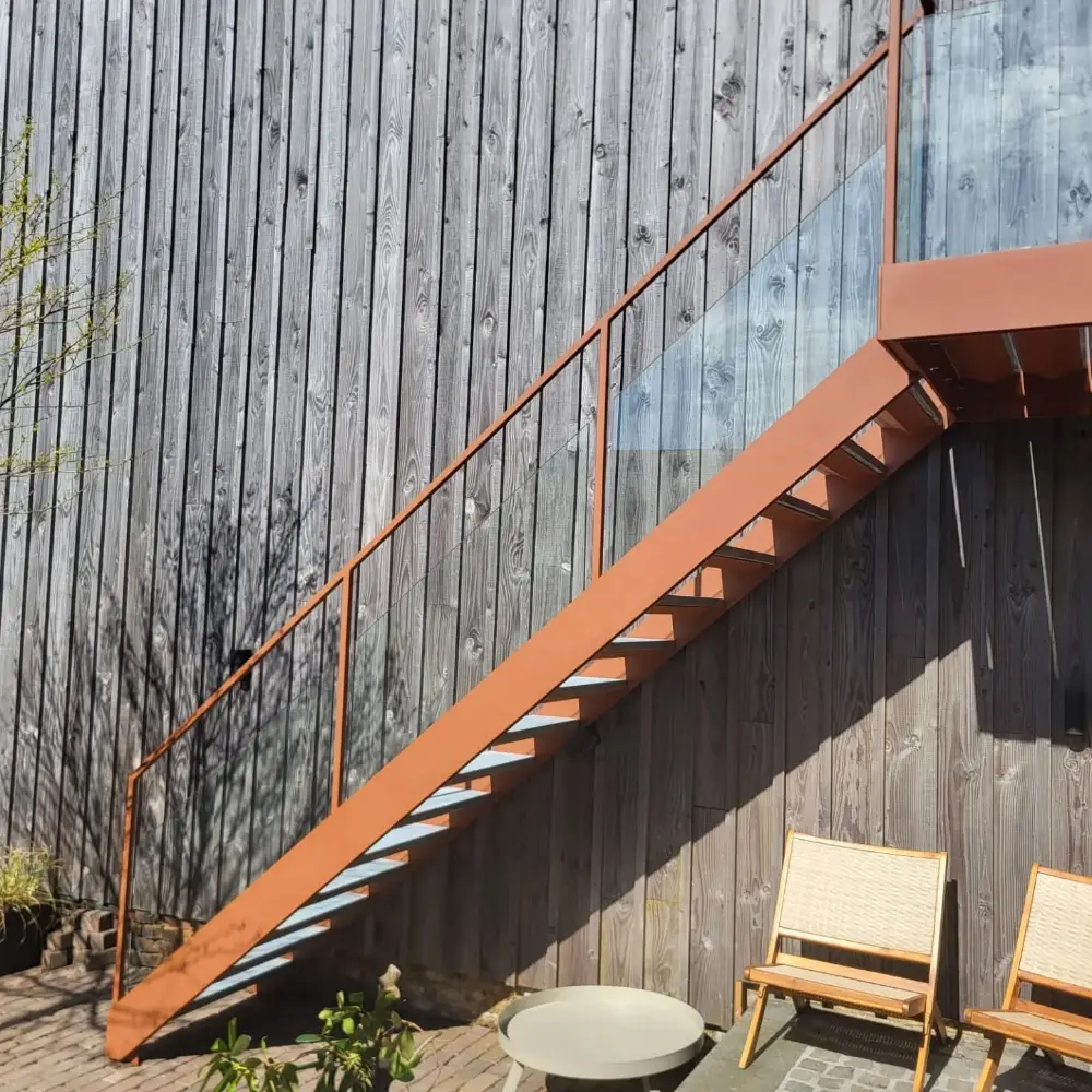 stoere stalen trap blauwsteen treden glasbalustrade Vijlen 4